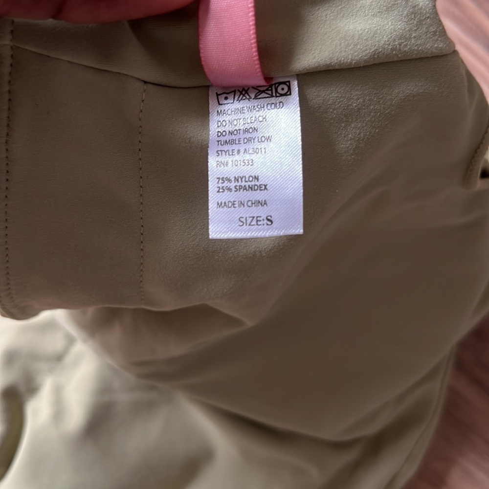 Alamae Apparell Talla  Padded Sports Bra Size Small in Sage Green - Picture 5 of 6